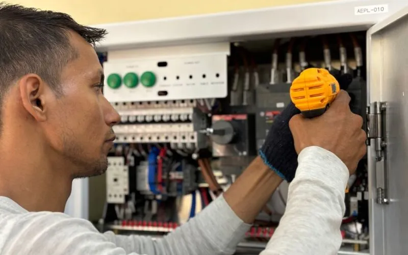 Jak samodzielnie wymienić instalację elektryczną w starym mieszkaniu?