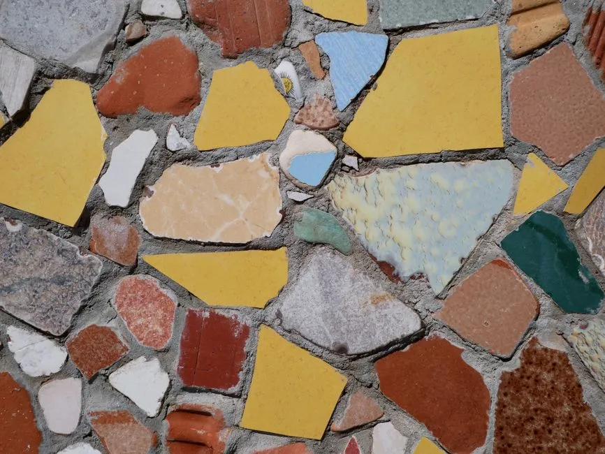 Klej do płytek betonowych - uniknij reakcji alkalicznej