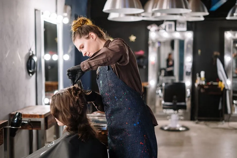 Mounir Salon: Jakie Farby Stosuje? Sekret Idealnych Kolorów!