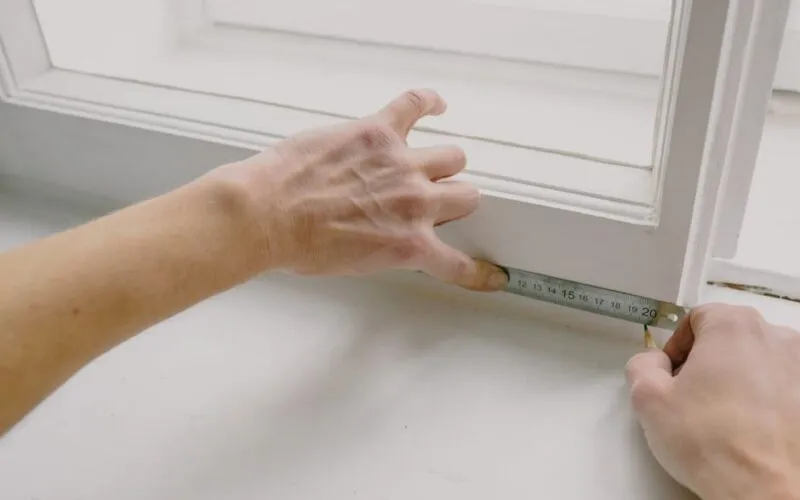 Pęknięty parapet w środku - 5 domowych sposobów naprawy