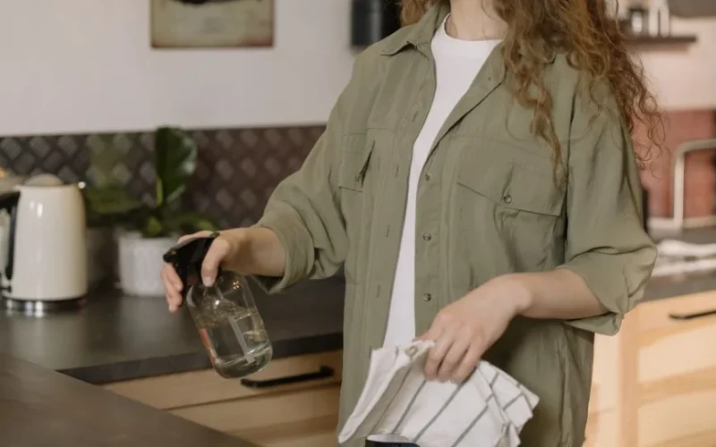 Jak dbać o blat z laminatu? 5 Sprawdzonych Sposobów na Lśniącą Czystość