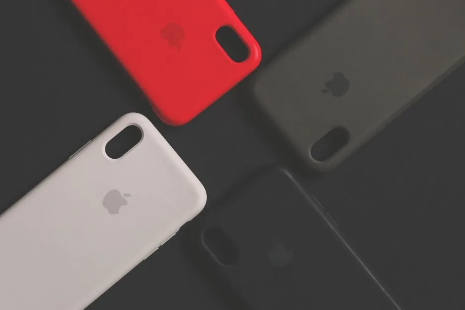Usuń klej z etui w 2026 roku - 5 szybkich metod na każdy materiał