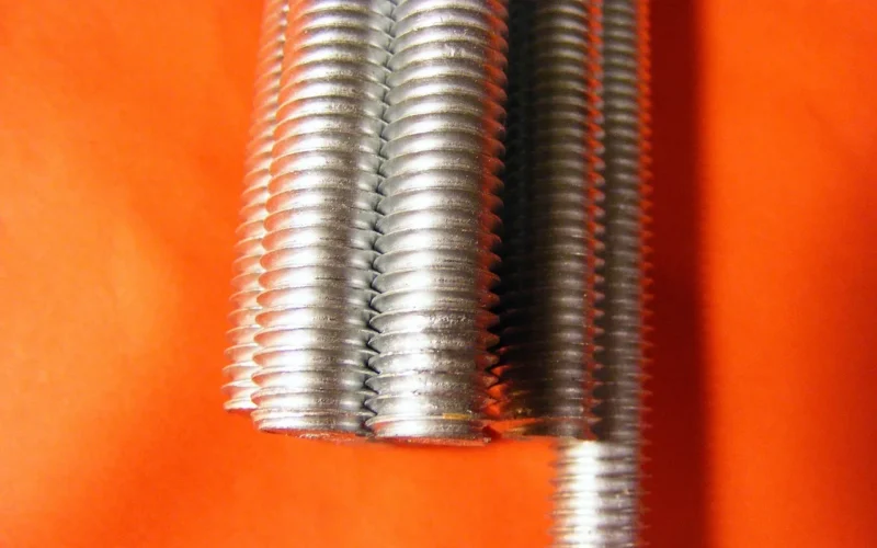 bolt 004, sprzęt komputerowy, branże, śruby, metal, śruba i nakrętka, śruba, żelazo, stal, metaliczny, narzędzie, mechanik, budowa, naprawic, ekwipunek, błyszczący, praca, część, projekt, szary, zbudować, wątek, budować, łącznik, przymocować, rozmiary, pomarańczowe tło, nierdzewny, przemysł, warsztat, mechaniczny, dokręcać, pomarańczowy praca, pomarańczowy budynek, pomarańczowy konstrukcja, pomarańczowy projekt, pomarańczowy narzędzia, pomarańczowy metal, pomarańczowy przemysłu